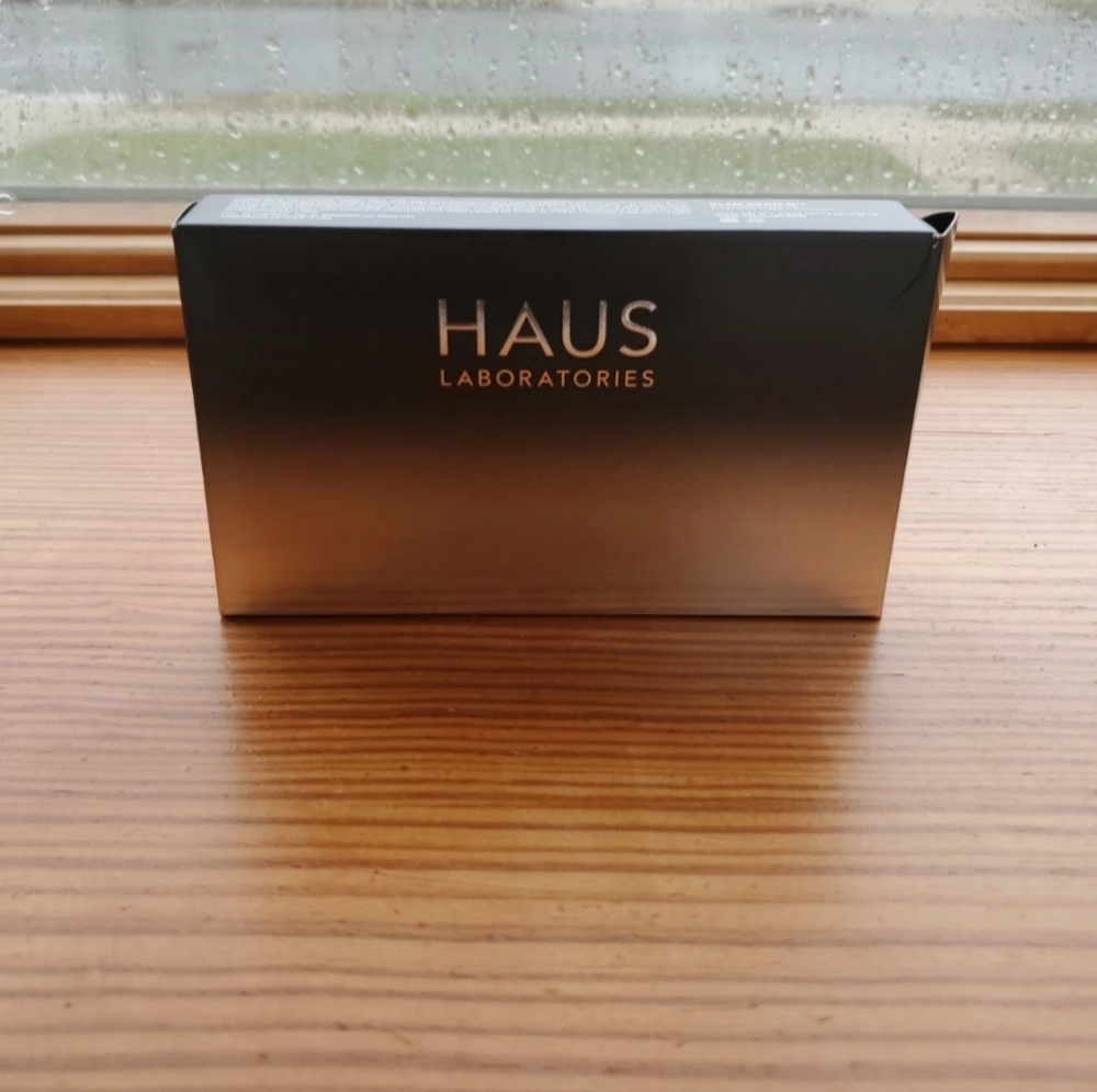 Haus Laboratories Eyeshadow pallette